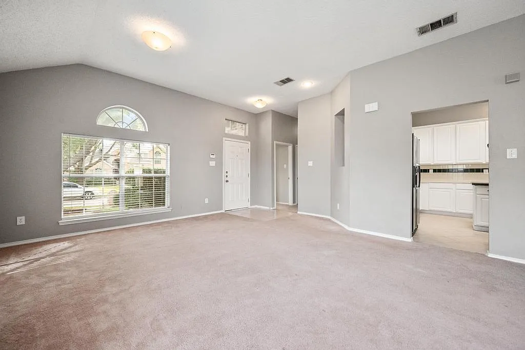 Building Photo - 7700 Glenoaks Dr