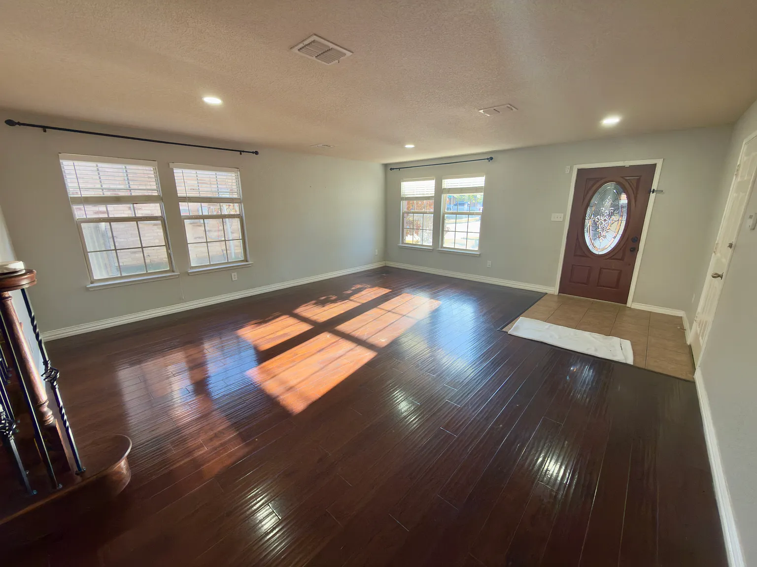 3 bed, 2.5 bath, 2964 sqft, $3,000 — Photo 3