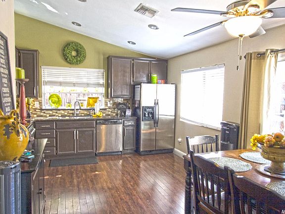 3rd image of 912 Big Creek Ln