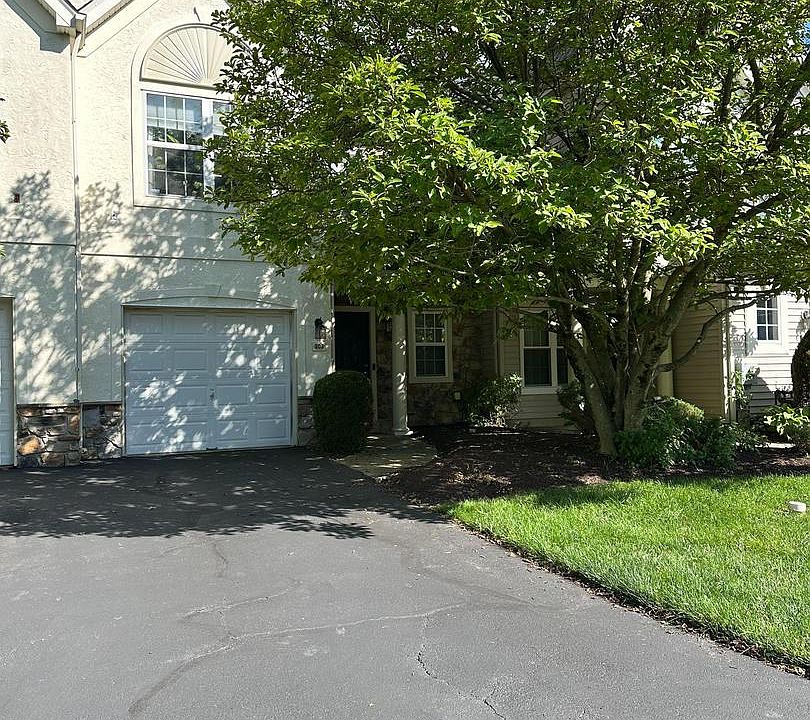 1st image of 203 Oaktree Ct