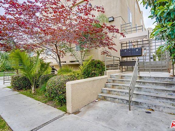 3rd image of 1034 S Shenandoah St APT 2