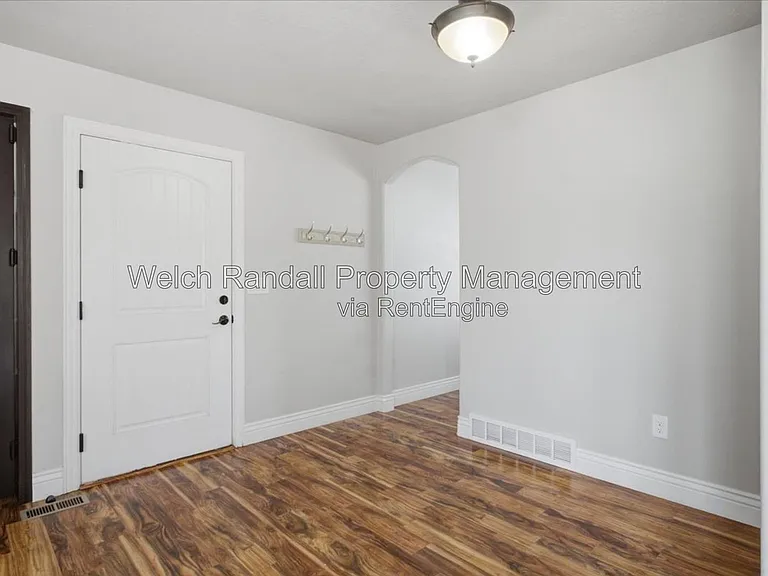 2106 E Sunnyvale Dr — Photo 9