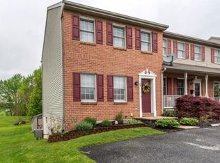 39 Foxfield Ln, Elizabethtown, PA 17022
