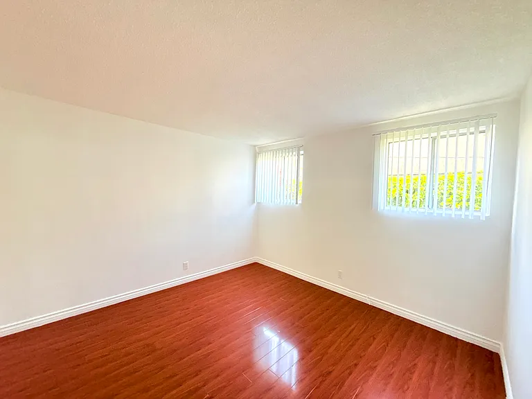 1376 N. Serrano Avenue — Photo 11