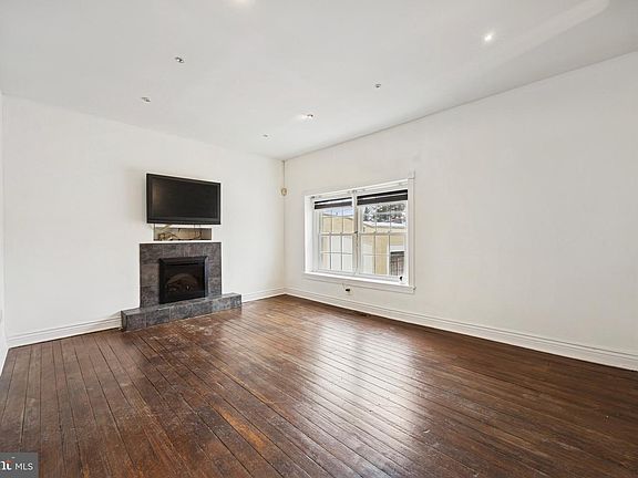 3rd image of 25 Madison Ave