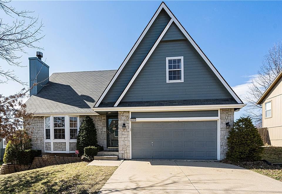 1st image of 2205 NE Maybrook Dr