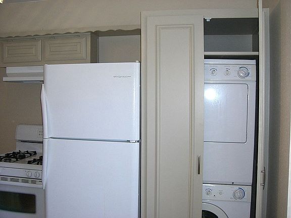 5th image of 3883 Van Ness Ln