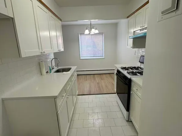 1290 Rockland Avenue image 5 of 8