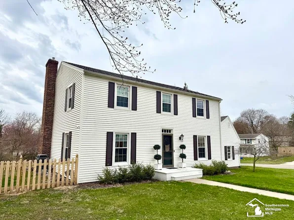 2915 Crestwood Dr, East Lansing, MI 48823