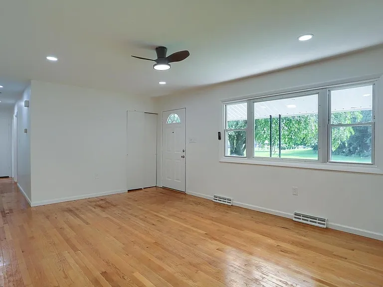 426 Linden St — Photo 3