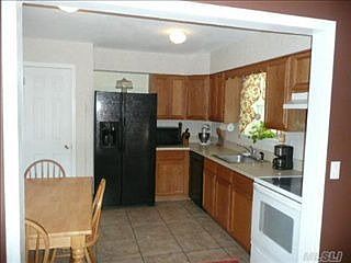 3rd image of 27 Forest Ave