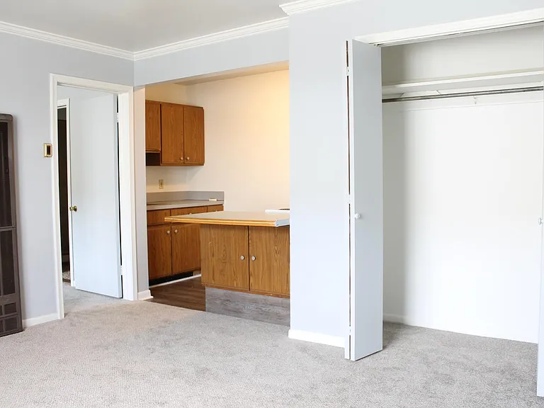 200 W Marshall St #3 — Photo 5