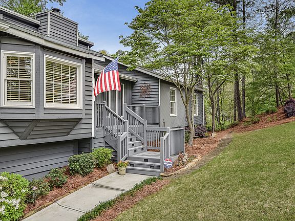 3rd image of 2235 Blenheim Ct