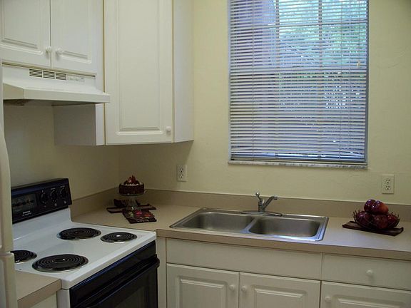 3rd image of 130 NW 9th Ter APT 206