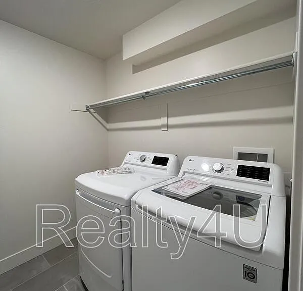 2244 N Canyon Rd #204 — Photo 15