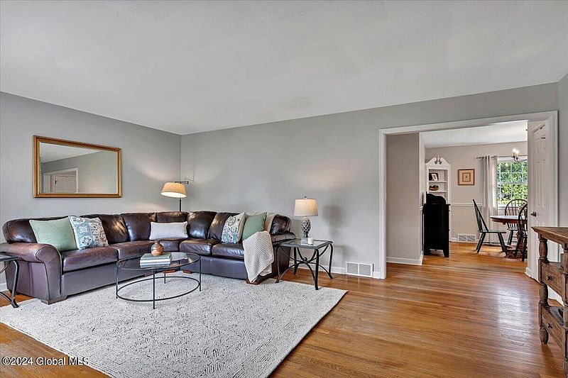 5th image of 13 Leslie Court