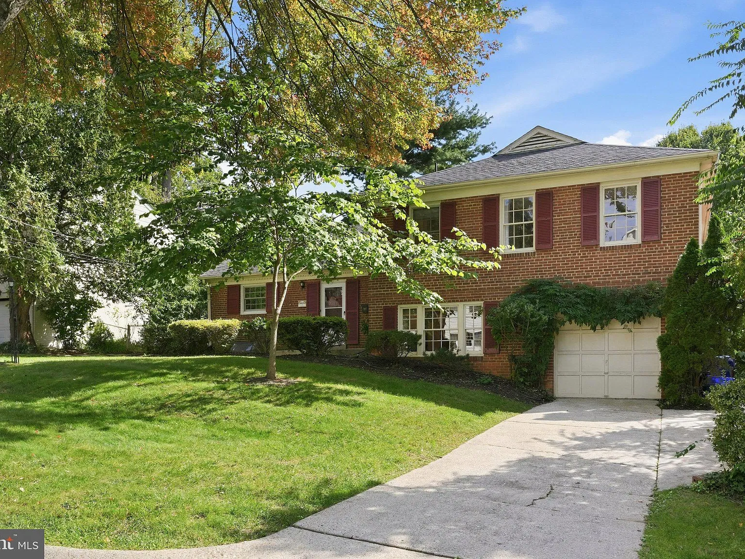 4 bed, 3.0 bath, 2521 sqft, $5,995 — Photo 1
