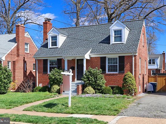 2nd image of 1707 Oakcrest Dr