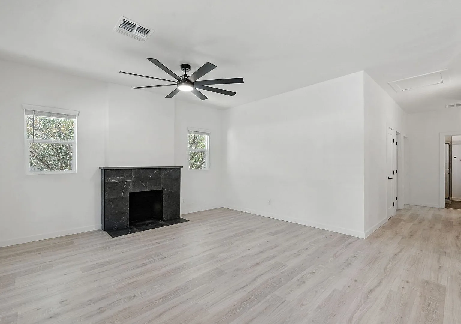 840 E. 6th St. — Photo 3