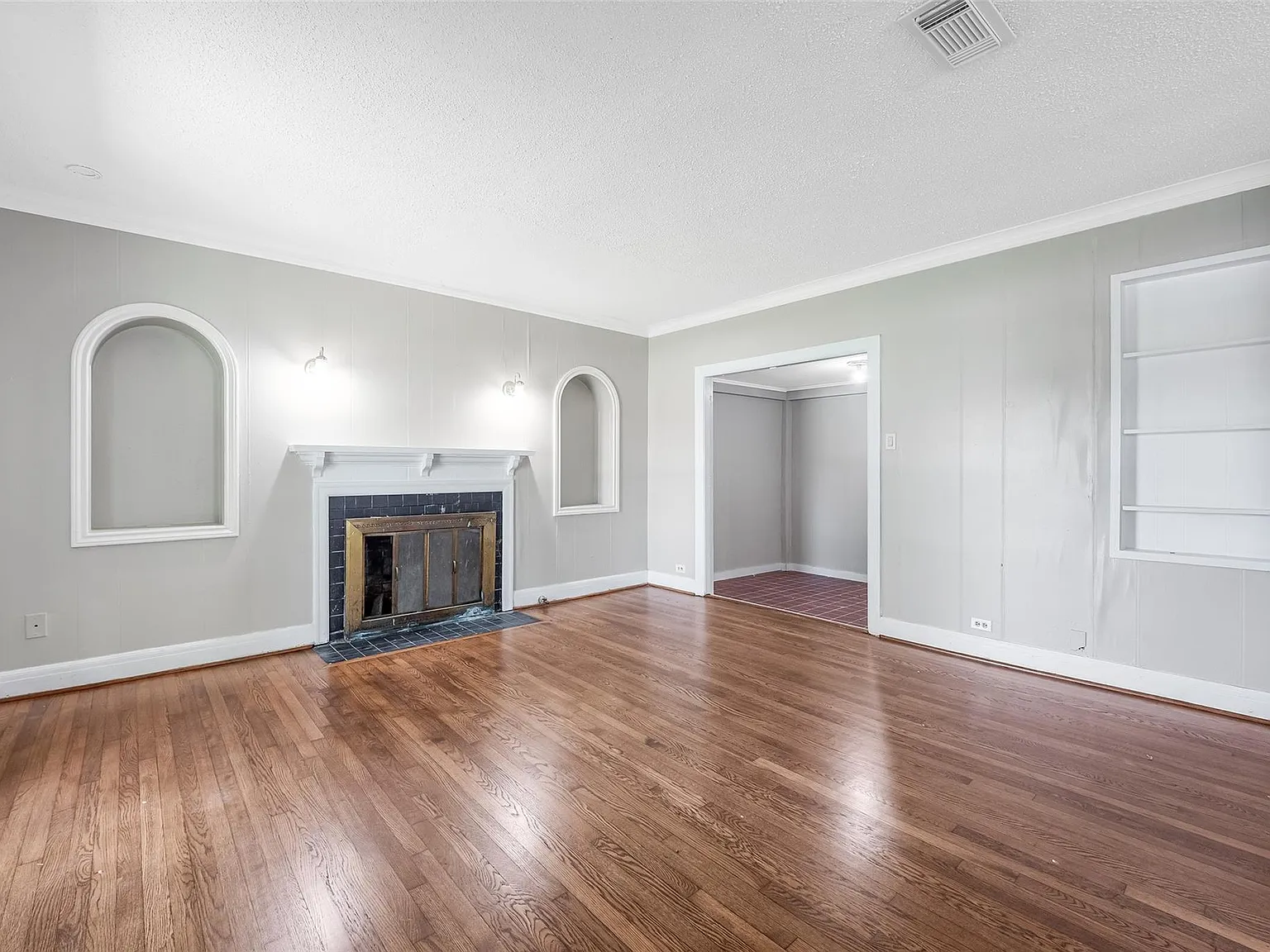 3 bed, 1.0 bath, 1532 sqft, $1,600 — Photo 2