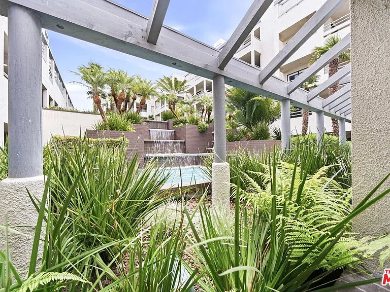 122 Ocean Park Blvd #507 — Photo 34