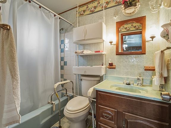 4th image of 204 Highlawn Park Ave