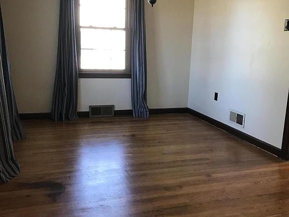 5th image of 419 Parnell Ave