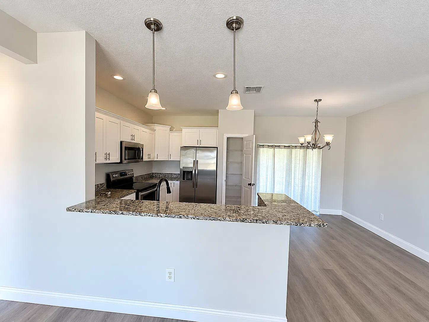 3 bed, 1419 sqft, $2,000 — Photo 4