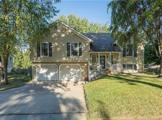 10401 N Forest Ave, Kansas City, MO 64155