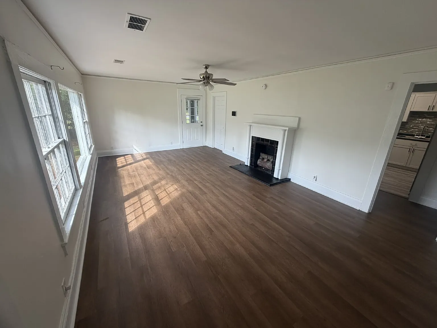 4 bed, 2.0 bath, 1526 sqft, $1,800 — Photo 2