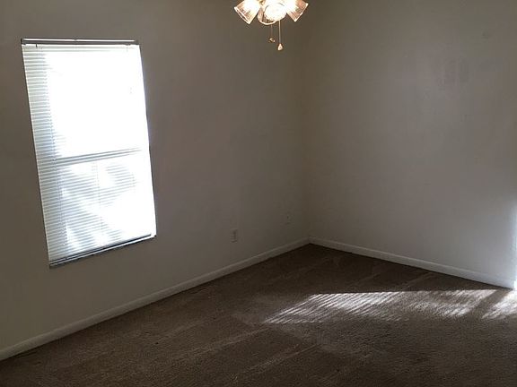 5th image of 405 S Myrtle Ave