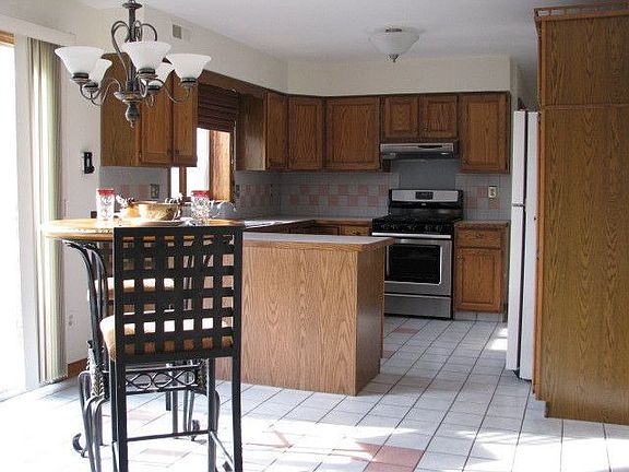 Immaculate Spacious Kitchen!