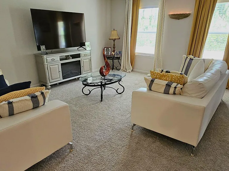 Woodhill Dr — Photo 4