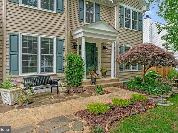 218 Foxborough Dr SW, Leesburg, VA 20175