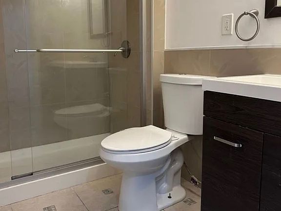 2nd image of 160-162 University Ave #3