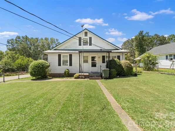 665 Cherry St, Wadesboro, NC 28170