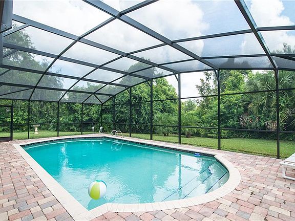 2nd image of 547 Bottlebrush Ct