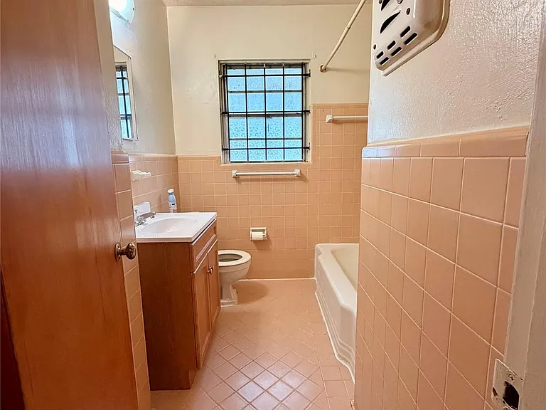 6211 Schevers St — Photo 12