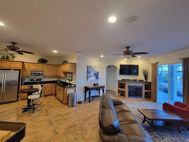4245 Spire St — Photo 37
