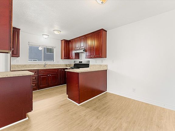 3rd image of 517 Ximeno Ave #2