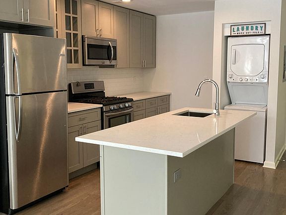 2nd image of 748 Mainsail Ln #748