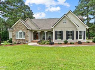 160 Hidden Lakes Dr, Gray, GA 31032