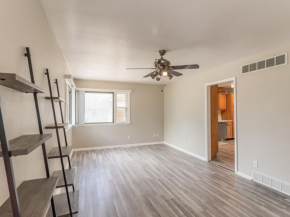 1302 Maple St, Sidney, IA 51652 | MLS #25-2196 | Zillow