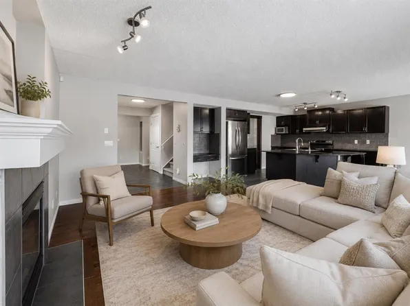 72 E Pantego Close NW, Calgary, AB T3K 0K1