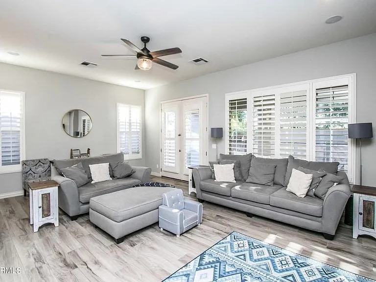 2560 E Wisteria Dr — Photo 5