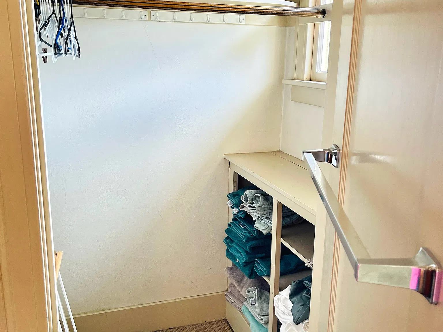 3 bed, 2385 sqft, $1,090 — Photo 4