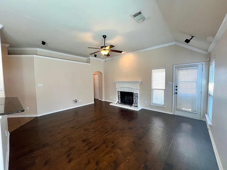 15004 Waters Dr — Photo 5