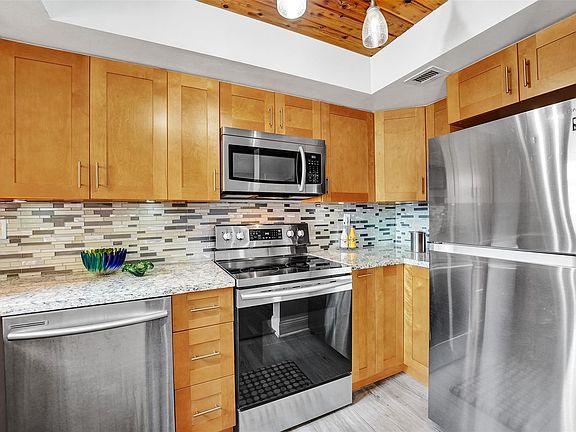 4th image of 701 NW 19th Street #300