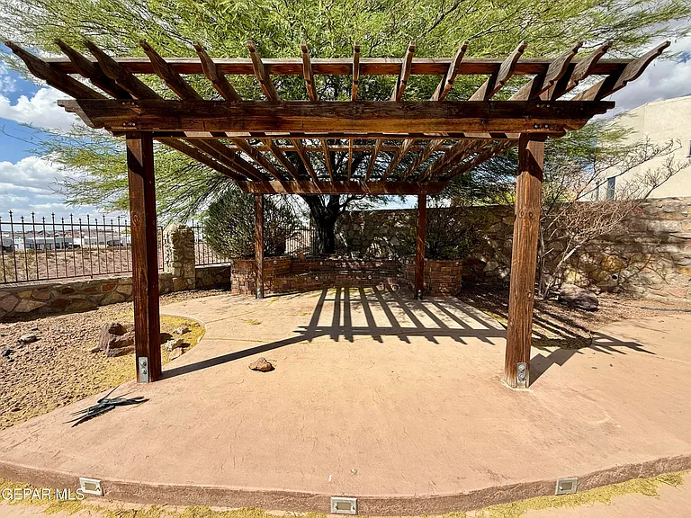 7331 Brays Landing Dr — Photo 40