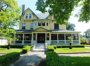 29 Ingersoll Grv, Springfield, MA 01109